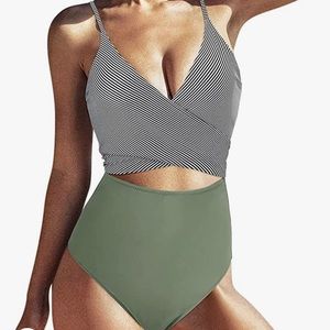 Woman’s one piece XL